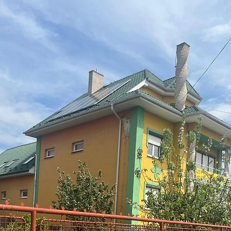 Lacne Ubytovanie Gabcikovo Hotel Buitenkant foto